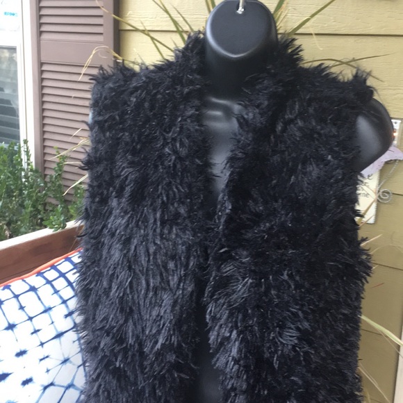 BBX Lephsnt faux fur vest - Picture 5 of 6